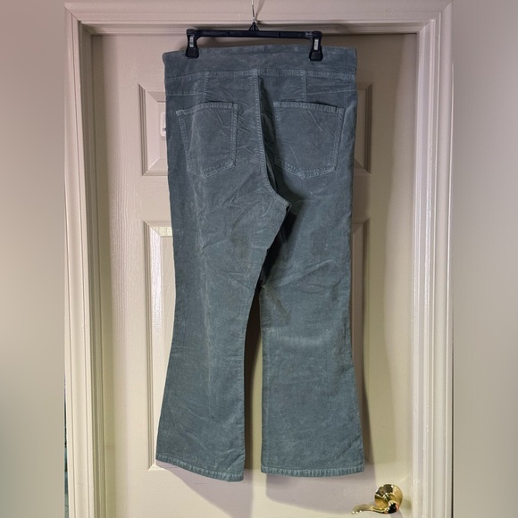 NWT Free People In My Feelings Velvet Crop Slim Flare Pants in Steel Sea. Large - Picture 6 of 8